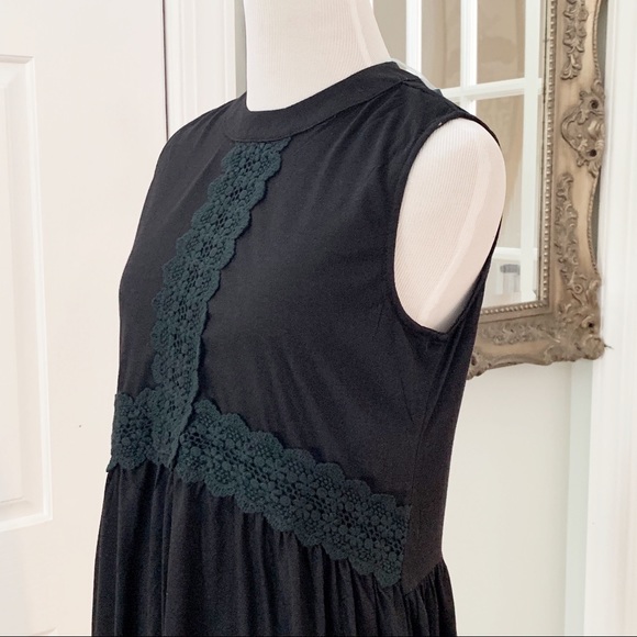 Black Mini Lace Sleeveless Shift Dress - Picture 5 of 8